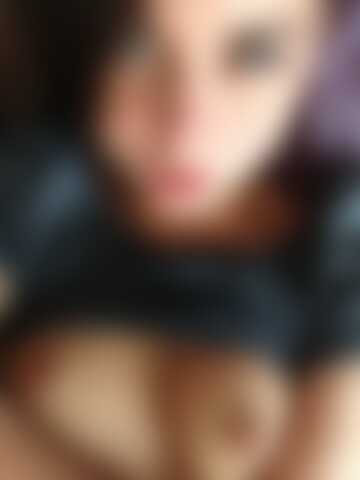 Riley Reid tit tease