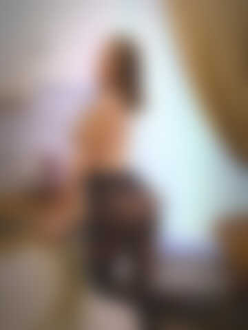 Influ Ola z the Slings pozuje nago