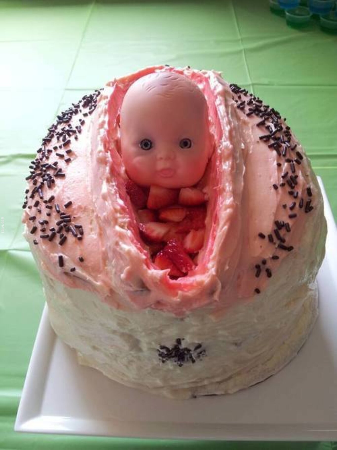 Bilderesultat for baby shower cake fails