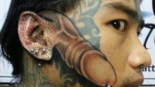 Tatuaż penis na twarzy!