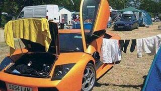 Pranie rozwieszone na Lamborghini