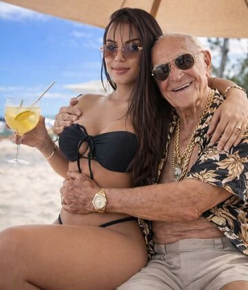 Nauczka dla dziewczyny za chciwość