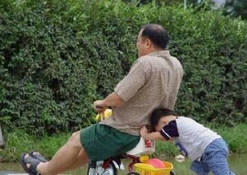 pchaj młody, pchaj. Staruszek lubi prędkość