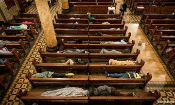 Bezdomni w San Francisco mogę przespać się na ławkach  w kościele