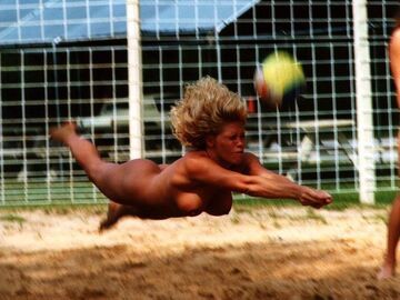 Siatkówka na golasa