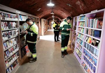 W Turcji otworzono bibliotekę z książkami , które ludzie wyrzucają do śmieci