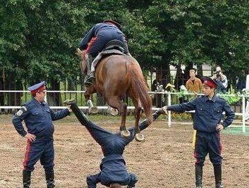 skok na koniu przez krocze