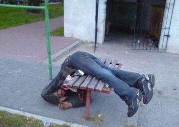 Kolejny wygibas na ławce