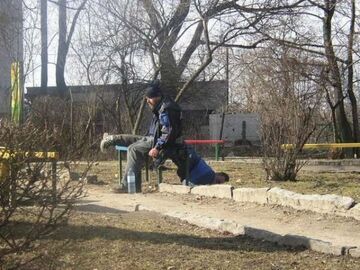 Na ławce z nogami w górze?