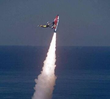 odleciał skuterem wodnym