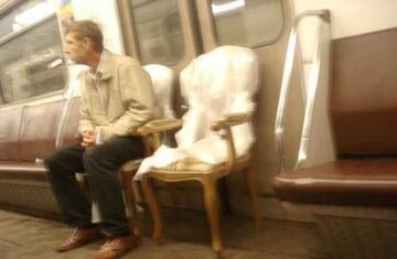 Krzesła w metrze?