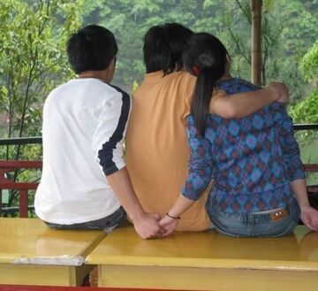 Gdzie dwóch się tuli, tam trzeci korzysta...