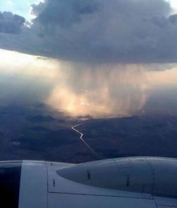 Widok z samolotu - Deszcz