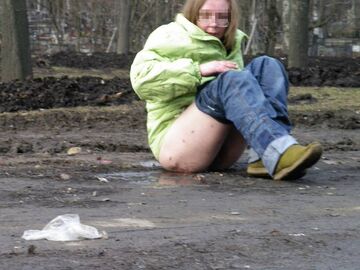 Gołym tyłkiem w błoto