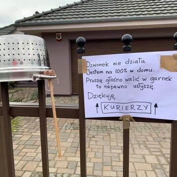 Dzwonek nie działa. Proszę głośno walić w garnek