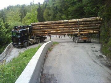 Imponujące umiejętności jazdy ciężarówką