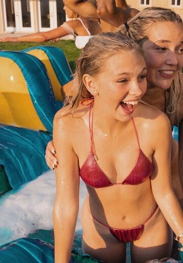 Wpadka chłopaka na basenie