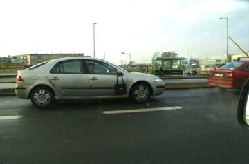 Ach te kobiety, torebka zawieszona na lusterku