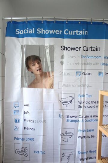 Facebookowa zasłonka do prysznica