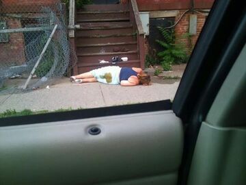 Już była jedną nogą na schodach