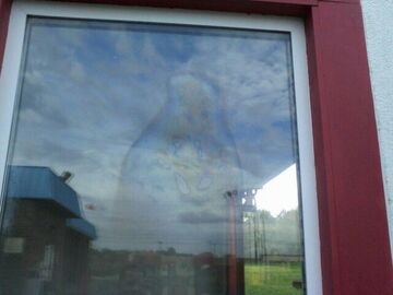 Matka Boska na szybie w automyjni!