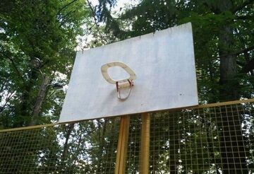 Obręcz do kosza z deski klozetowej