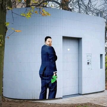Na warszawskim szalecie pojawił się mural z wizerunkiem fundatora i patrona tego obiektu