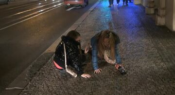 Dziewczyny wracają na czworaka z Imprezy