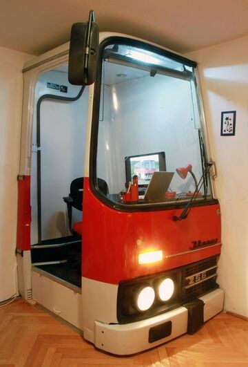Biurko ze starego Ikarusa