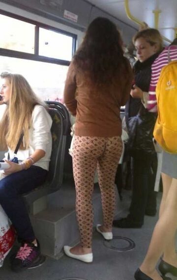 W drodze do pracy - Tyłeczek w getrach