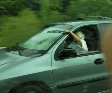 Wydaje się, deszcz zaczyna padać