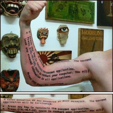 tatuaż popularnego błędu Microsoftu