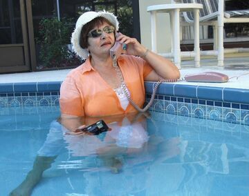 Mamo, telefon!