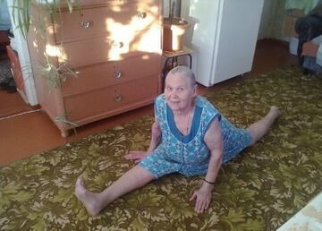 Babcia zrobiła szpagat
