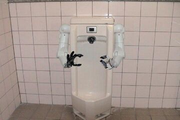 Dziwny pisuar, robot