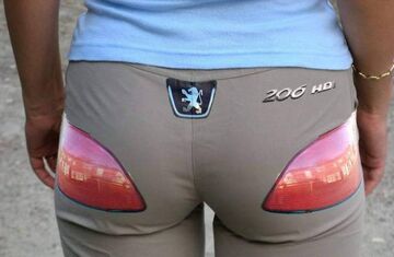 Spodnie z tyłem Peugeot?