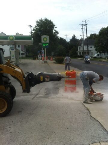 Robotnik i wielki młot...