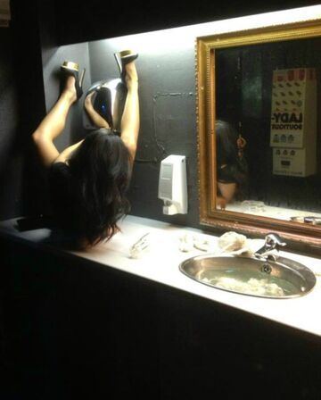 Suszenie krocza dmuchawą do rąk