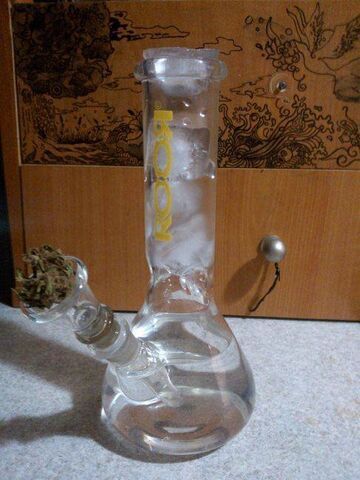 Szklana fajka wodna z lodem - Bongos