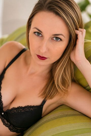 Urocza MILF 350
