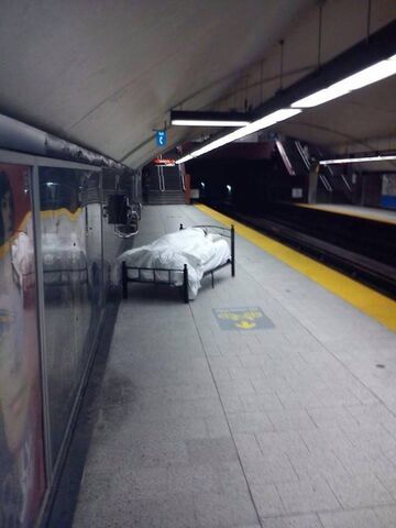 Łóżko w metrze?!