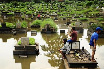 Tymczasem na cmentarzu