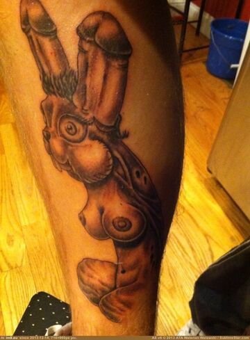 Tatuaż króliczka na nodze