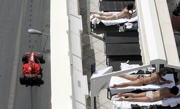 MONACO tor F1, mężczyźni trenują, kobiety plotkują