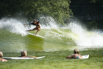 Dziewczyna na Wavegarden