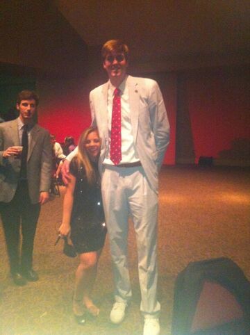 Dlaczego kobiety wolą wysokich mężczyzn? Przypatrz się!