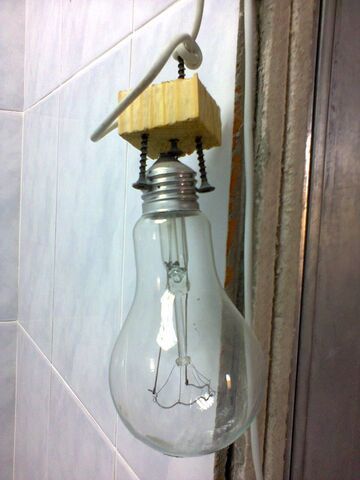 Zrób to sam: Oprawka na żarówkę