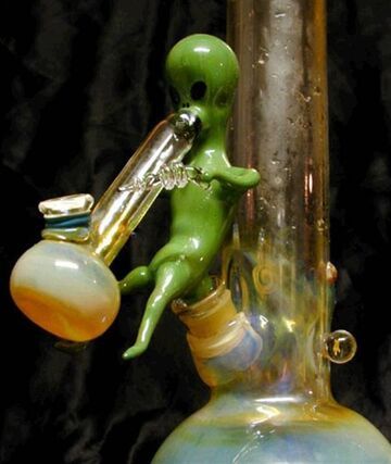 Alien bong