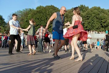 Na tańce, go go go!