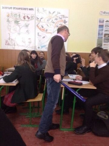 Nauczyciel z bejsbolem. Rosja